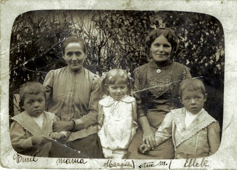 My Father’s Side of the Family Around 1918