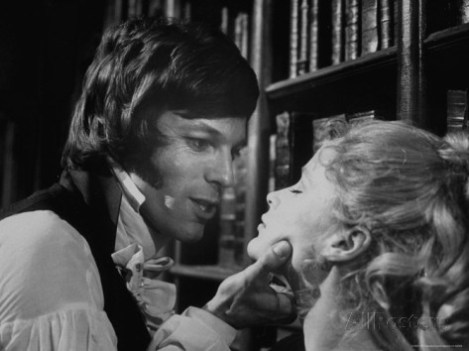 Richard Chamberlain as Hamlet and Ciaran Madden as Ophelia